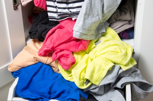 Illustration of accessible webpage layout with headings and screen reader icons.